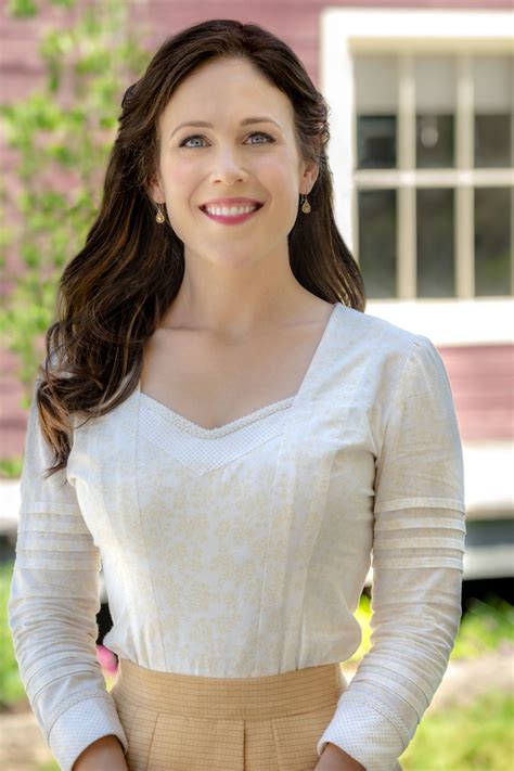 erin krakow hot pics|When Calls the Heart Star Erin Krakow Shares。